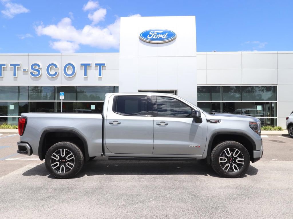 Used 2025 GMC Sierra 1500 AT4 w/ AT4 Premium Package AWD/4WD image 18