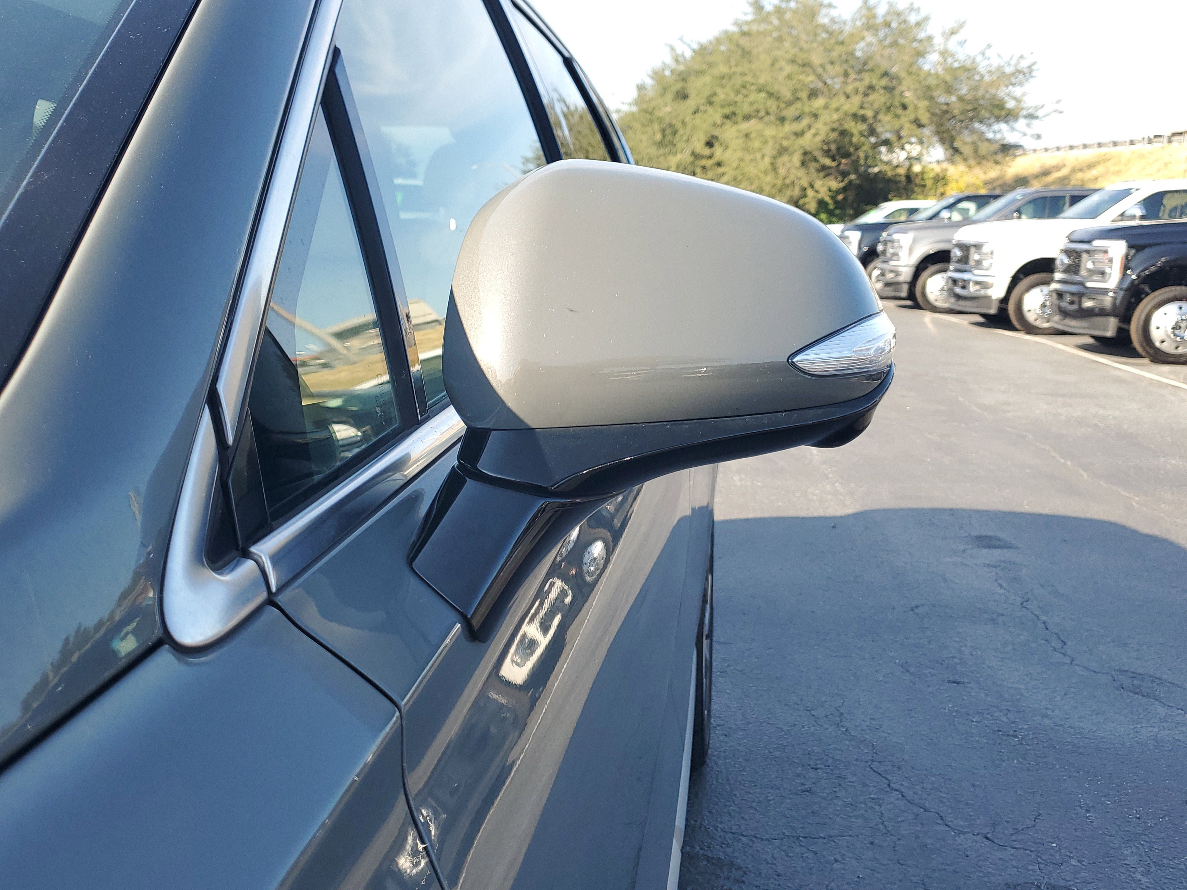 Used 2023 Hyundai Santa Fe Calligraphy image 4