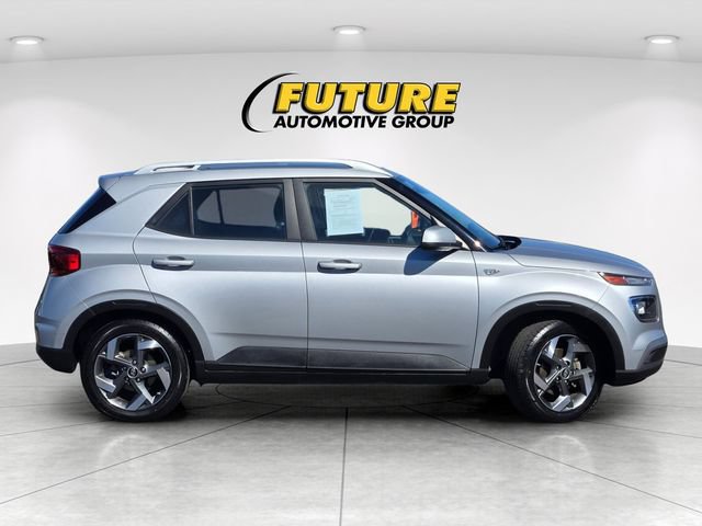 Used 2022 Hyundai Venue SEL FWD image 3