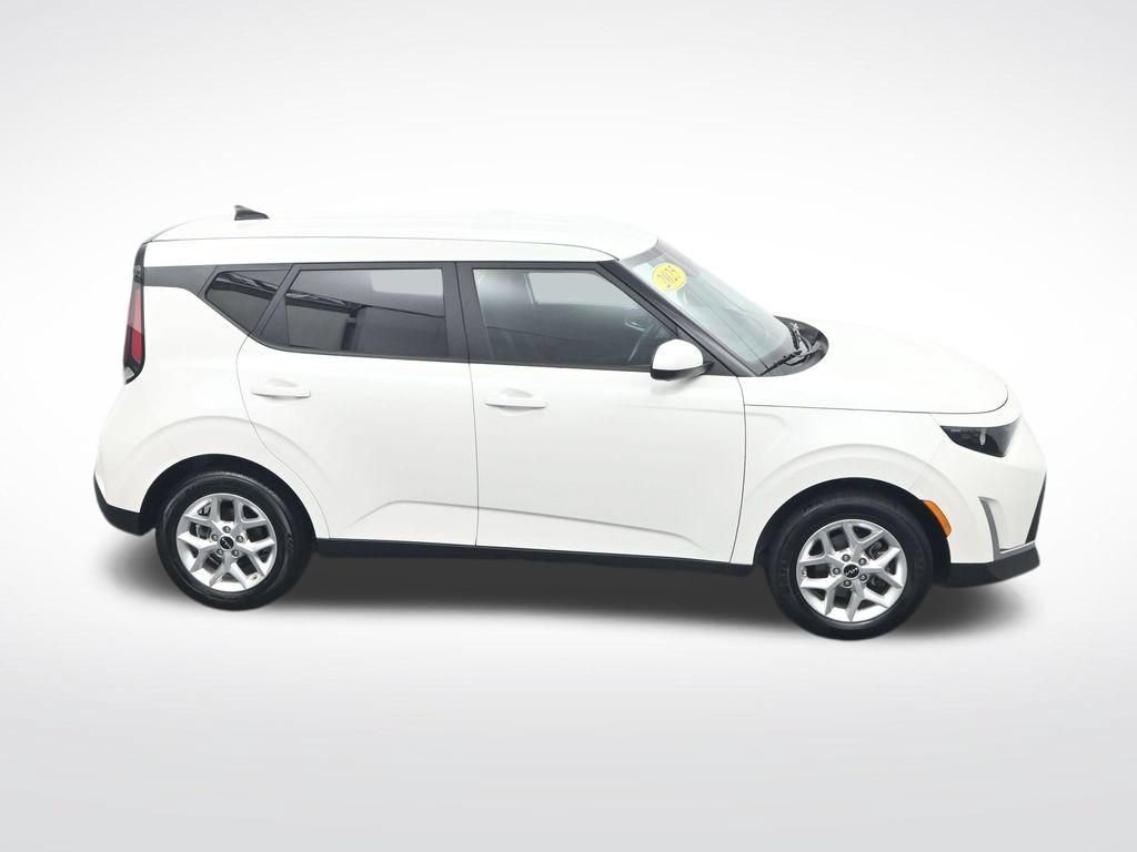 Used 2025 Kia Soul LX w/ LX Technology Package FWD image 25