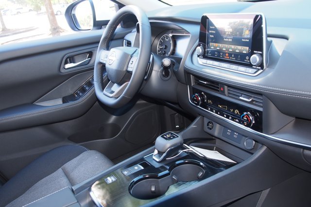 Used 2026 Nissan Rogue SV FWD image 10