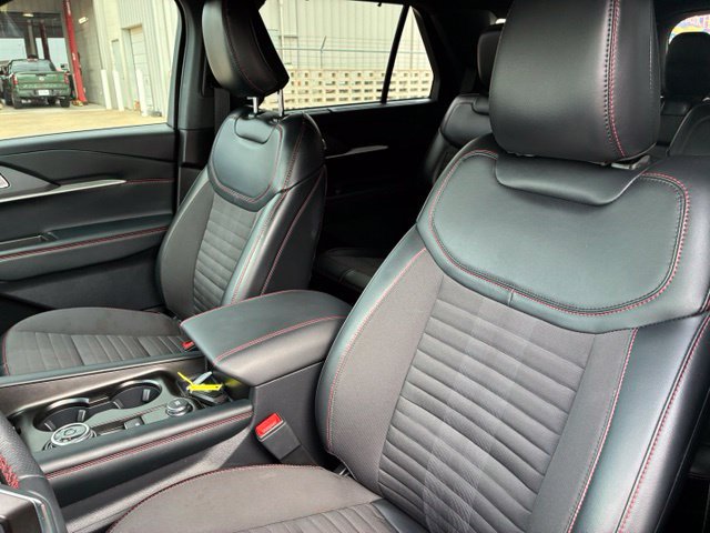 Certified 2025 Ford Explorer ST-Line w/ Premium Package AWD/4WD image 8
