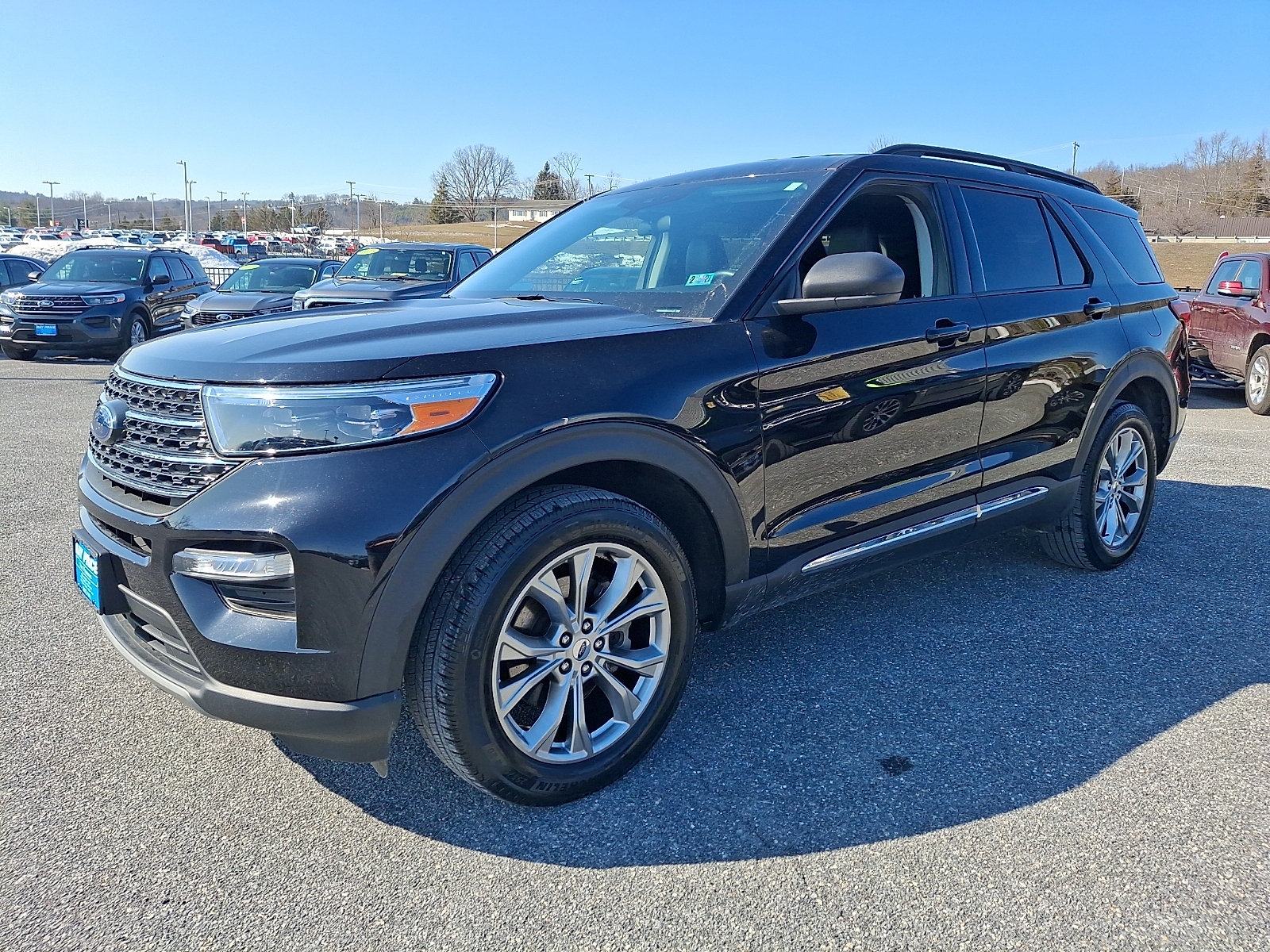 Certified 2023 Ford Explorer XLT w/ Equipment Group 202A AWD/4WD image 4