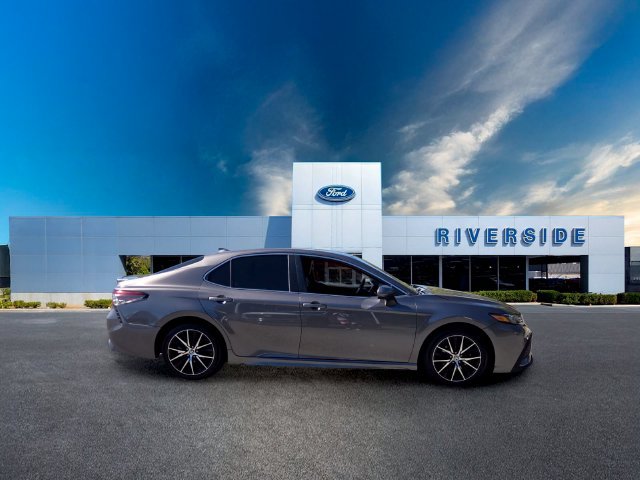 Used 2021 Toyota Camry SE FWD image 8
