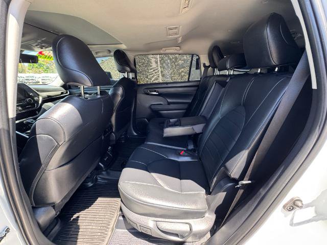 Used 2025 Toyota Highlander XLE FWD image 20