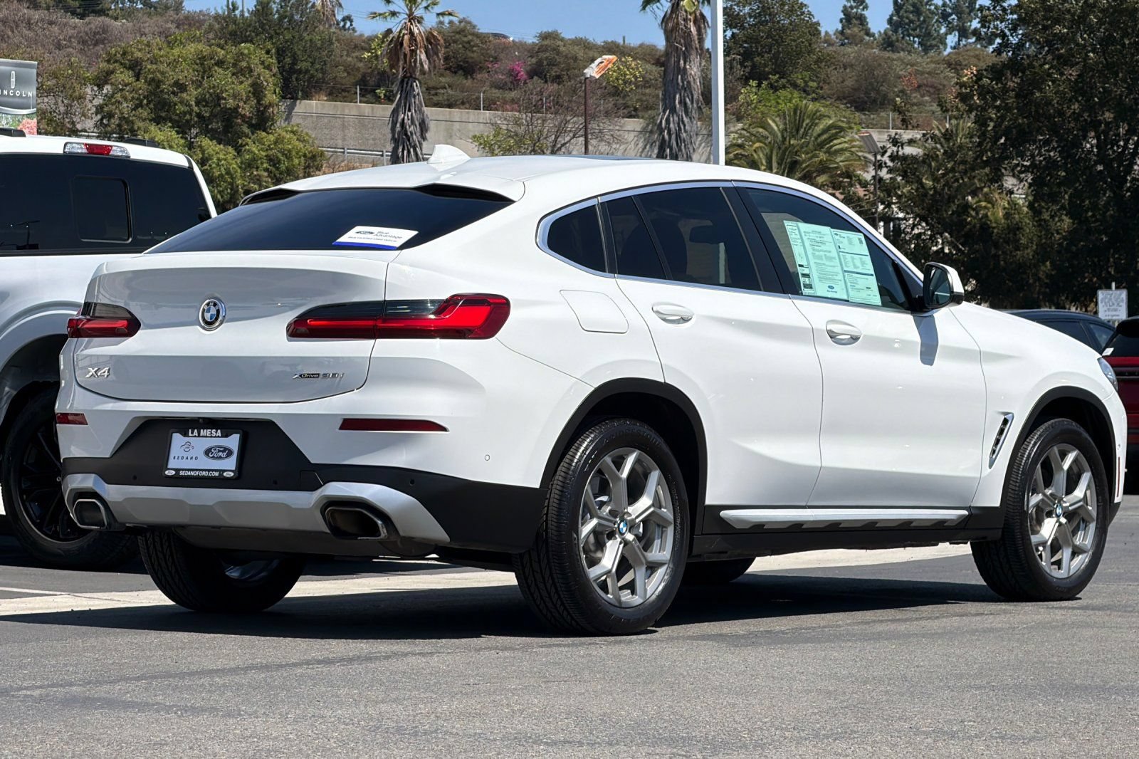 Used 2024 BMW X4 xDrive30i w/ Premium Package AWD/4WD image 3