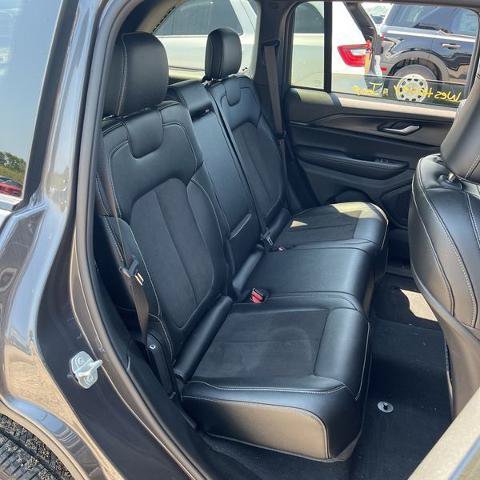Used 2024 Jeep Grand Cherokee Altitude AWD/4WD image 11