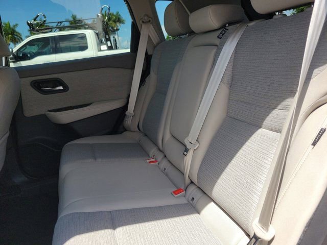 Used 2023 Nissan Rogue SV FWD image 15