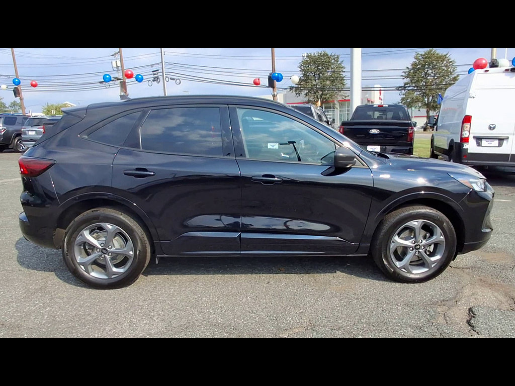 Certified 2024 Ford Escape ST-Line w/ Tech Pack #1 AWD/4WD image 9