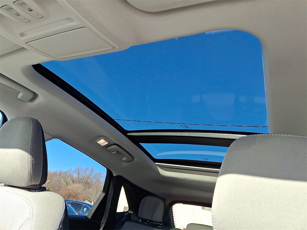 Certified 2022 Ford Escape SE w/ SE Sport Appearance Package image 15