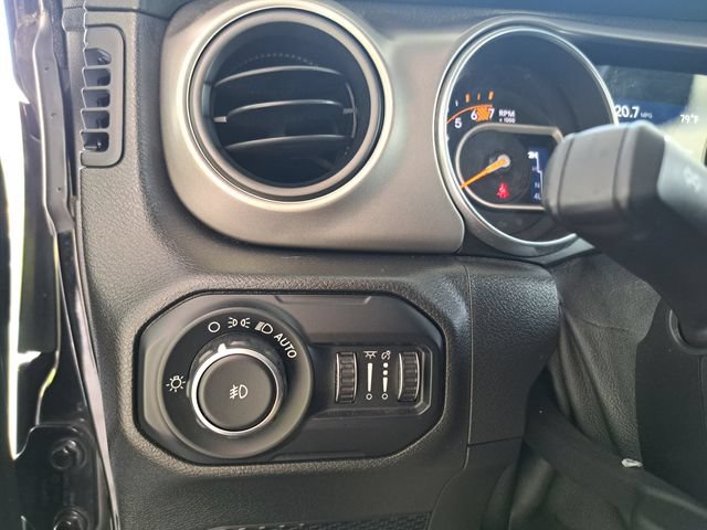 Used 2020 Jeep Wrangler Sport AWD/4WD image 21