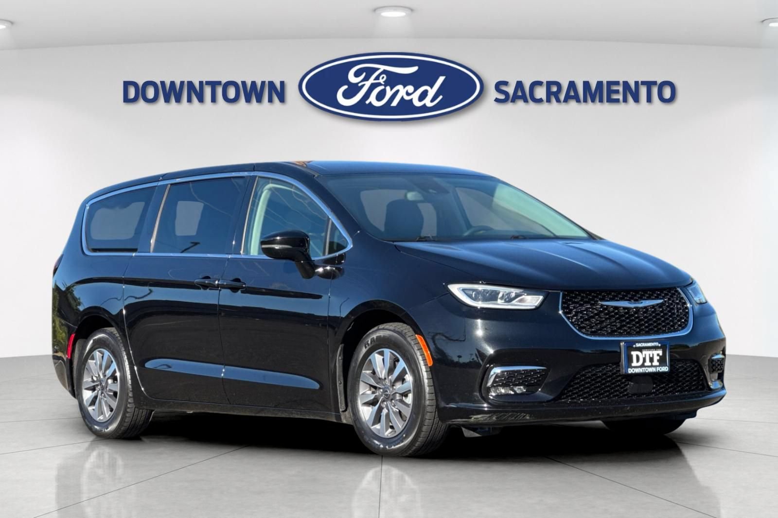 Used 2024 Chrysler Pacifica Limited FWD image 11