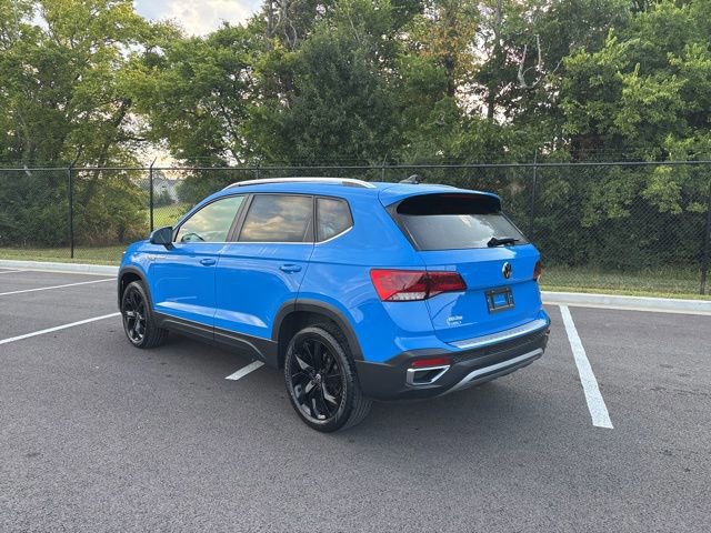 Used 2023 Volkswagen Taos SE w/ Panoramic Sunroof Package image 3