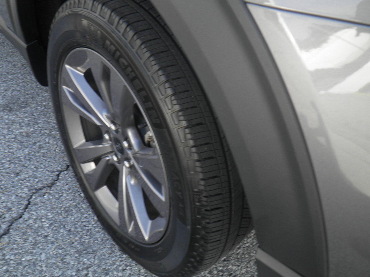 Certified 2025 Ford Explorer Active w/ Active Comfort Package AWD/4WD image 12