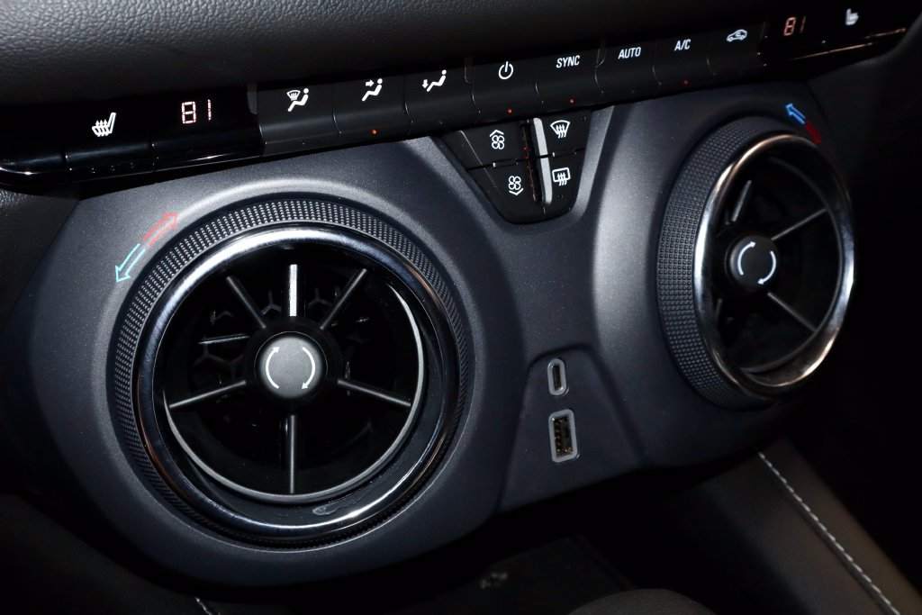 Used 2025 Chevrolet Blazer LT FWD image 32