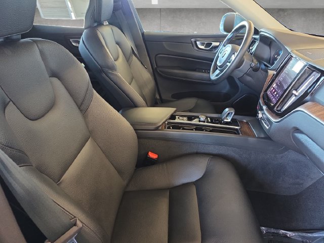 Used 2023 Volvo XC60 B5 Plus w/ Protection Package Premier FWD image 25