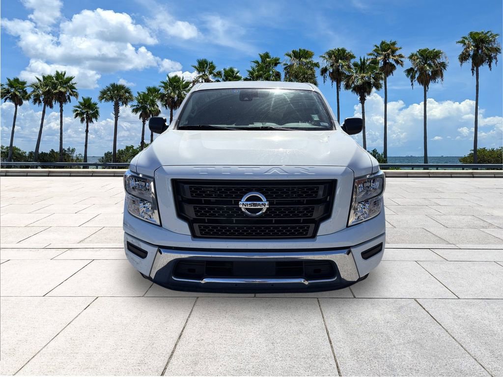 Used 2022 Nissan Titan SV image 3
