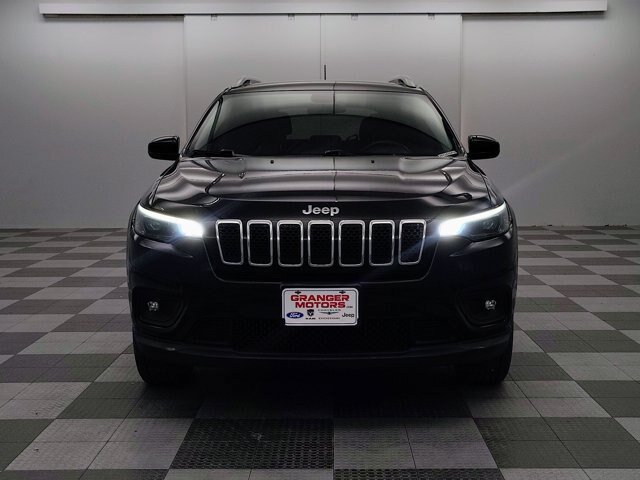 Used 2019 Jeep Cherokee Latitude w/ Cold Weather Group AWD/4WD image 3