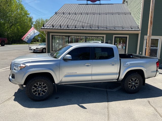 Used 2022 Toyota Tacoma SR5 AWD/4WD image 2