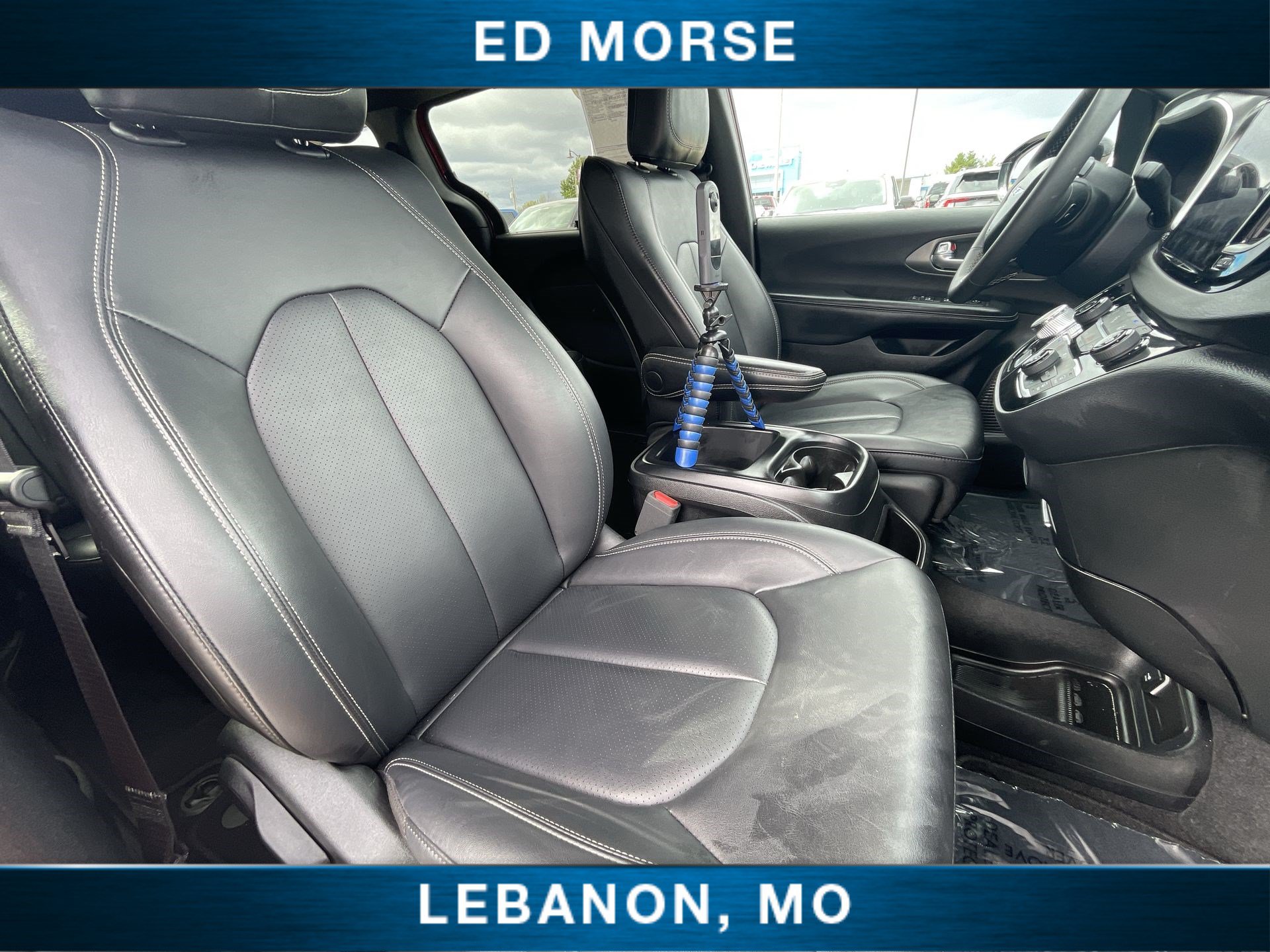 Used 2025 Chrysler Pacifica Select FWD image 26