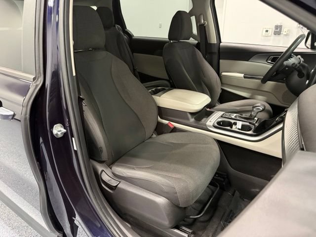 Used 2023 Kia Carnival LX FWD image 38
