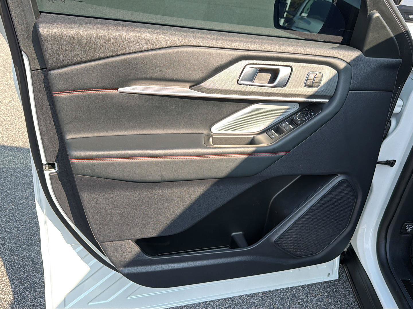 Certified 2025 Ford Explorer ST AWD/4WD image 18