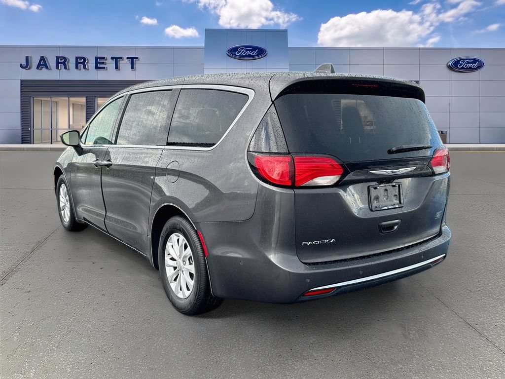 Used 2019 Chrysler Pacifica Touring Plus w/ Advanced Safetytec Group FWD image 5