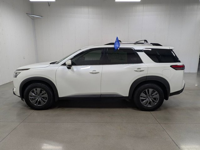 Used 2022 Nissan Pathfinder SV w/ SV Black Package image 4