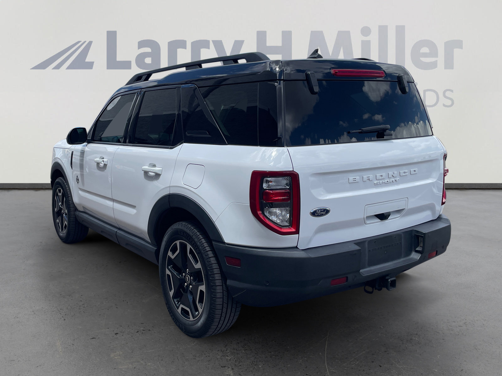 Certified 2023 Ford Bronco Sport Outer Banks w/ Tech Package AWD/4WD image 3