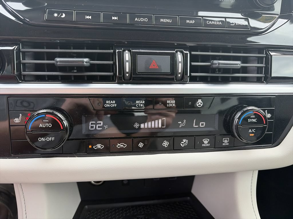 Used 2025 Nissan Pathfinder SL FWD image 25