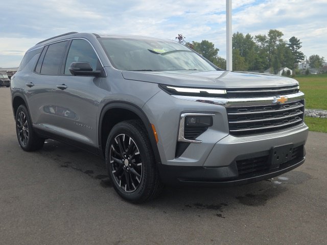 Used 2025 Chevrolet Traverse LT w/ Sun and Wheel Package