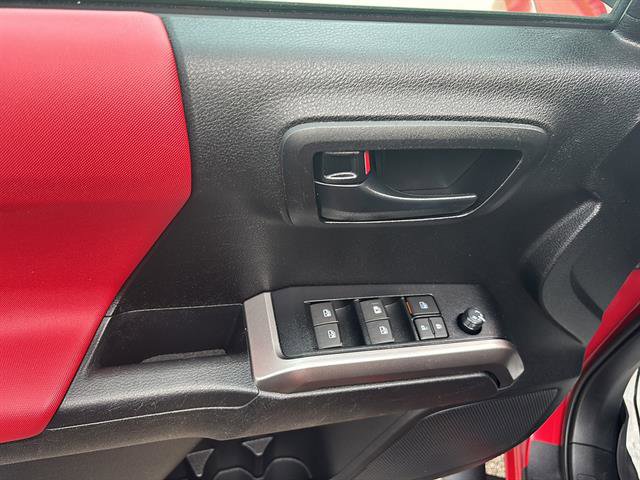 Used 2021 Toyota Tacoma SR5 AWD/4WD image 14