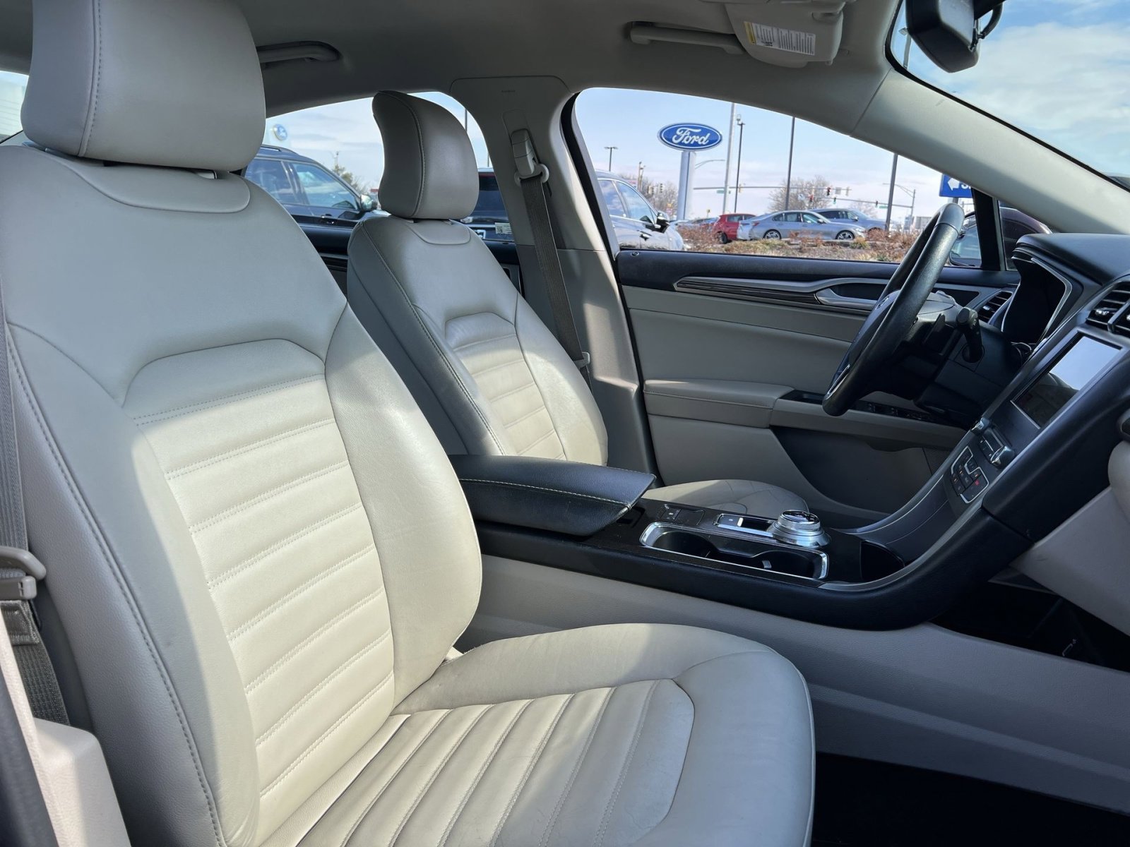 Certified 2017 Ford Fusion SE w/ Fusion SE Technology Package image 25