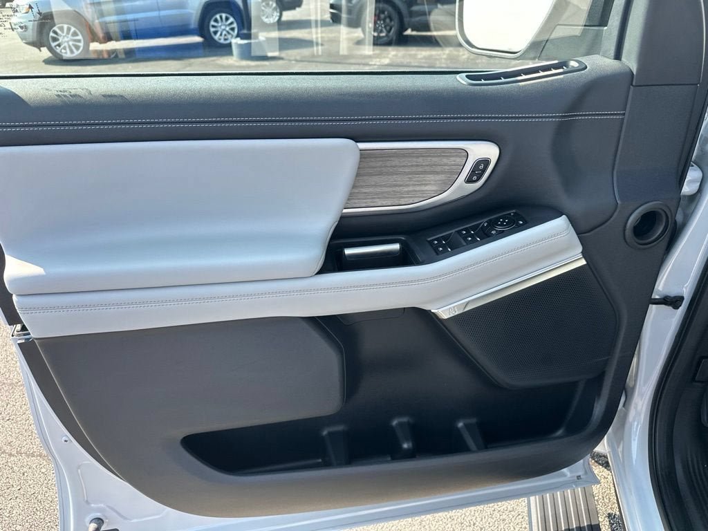 Certified 2025 Ford Expedition Max Platinum AWD/4WD image 13