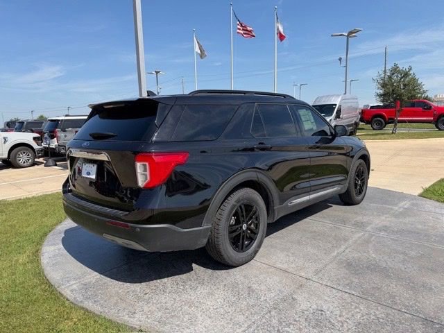 Certified 2021 Ford Explorer XLT w/ Equipment Group 202A RWD image 5