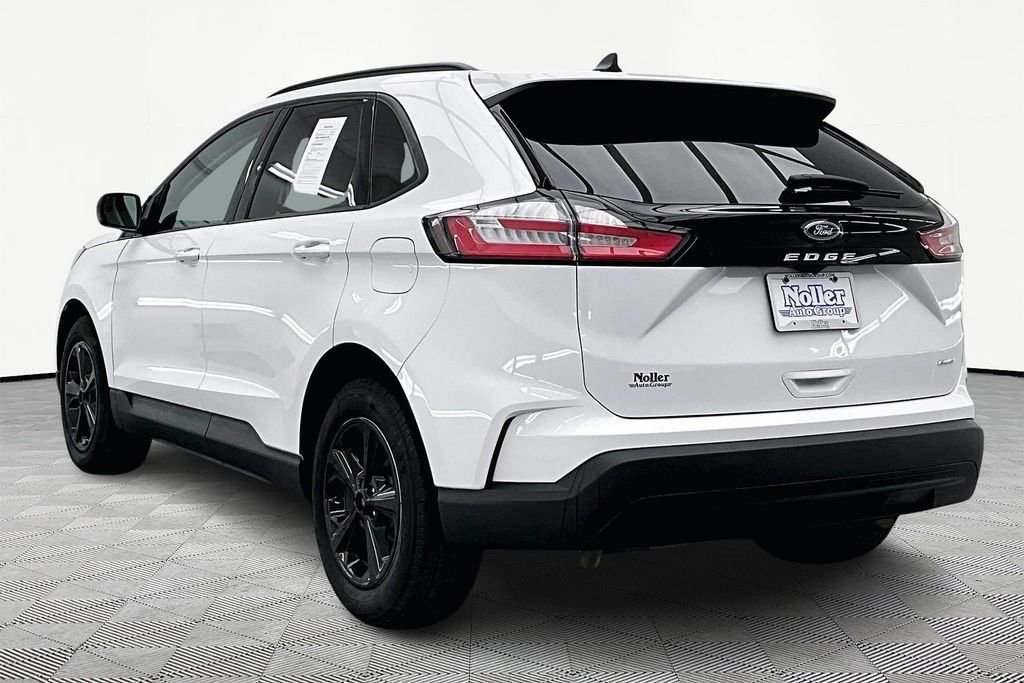 Certified 2024 Ford Edge SE image 2