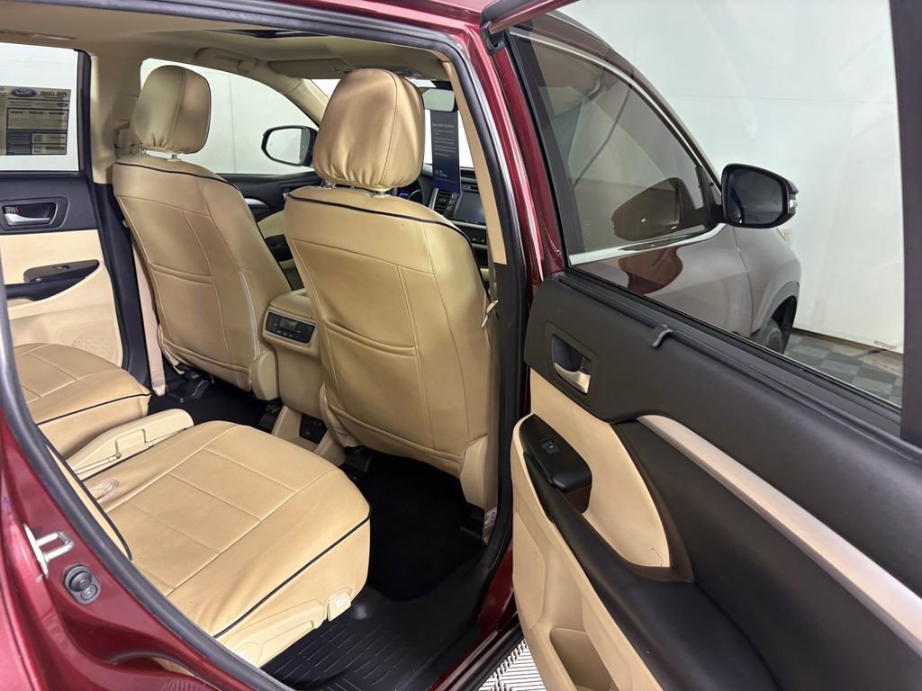Used 2018 Toyota Highlander XLE AWD/4WD image 37