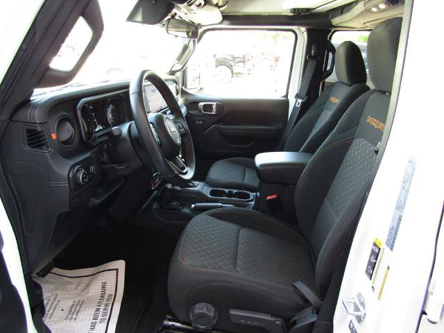 Used 2024 Jeep Gladiator Mojave AWD/4WD image 18
