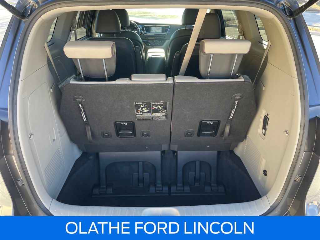 Used 2018 Kia Sedona SX image 27