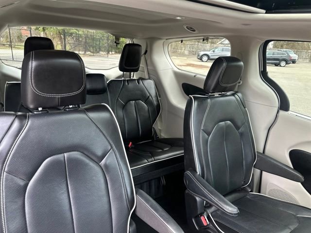 Used 2023 Chrysler Pacifica Limited image 18