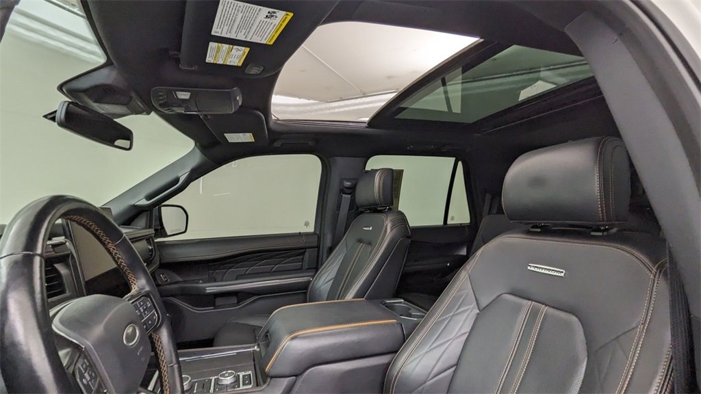 Certified 2023 Ford Expedition Platinum image 3