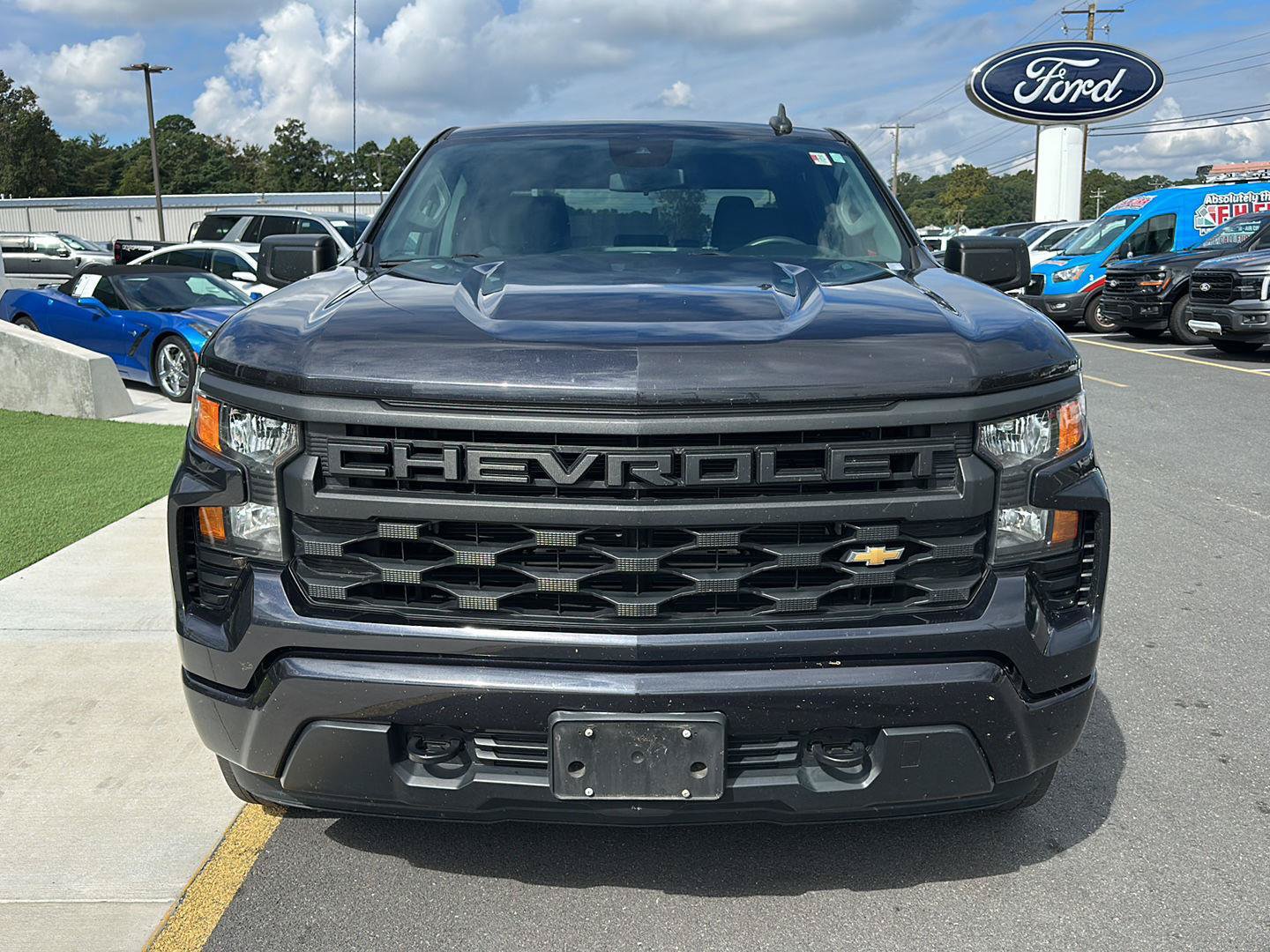 Used 2023 Chevrolet Silverado 1500 Custom AWD/4WD image 2
