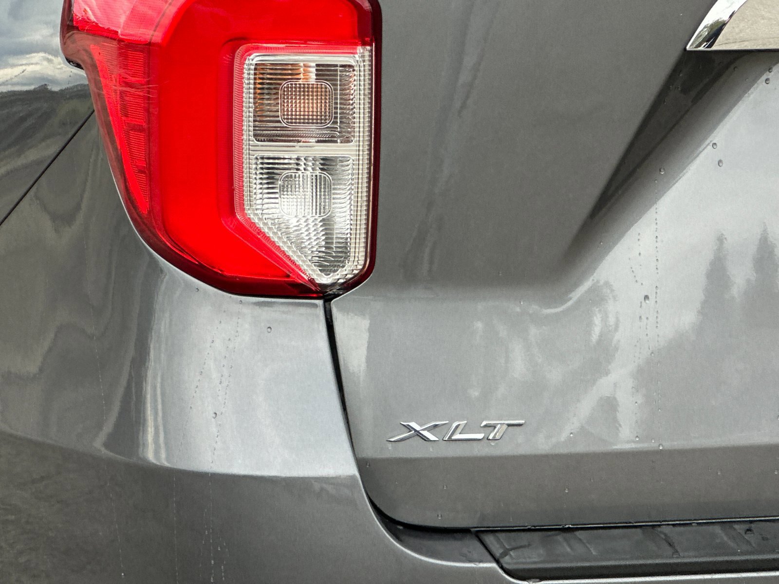 Certified 2022 Ford Explorer XLT image 28