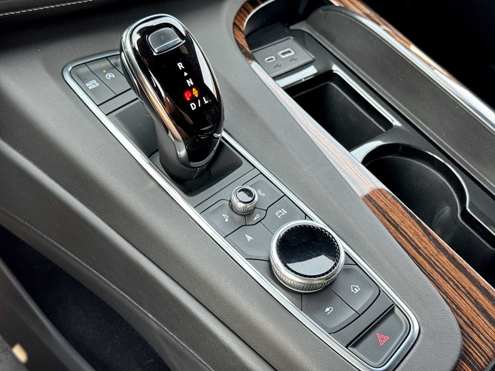 Used 2022 Cadillac Escalade ESV Premium Luxury w/ Performance Package AWD/4WD image 33