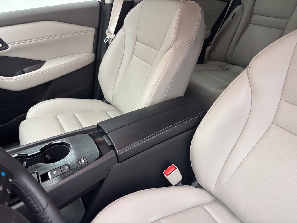 Used 2024 Nissan Rogue SV w/ SV Premium Package FWD image 24