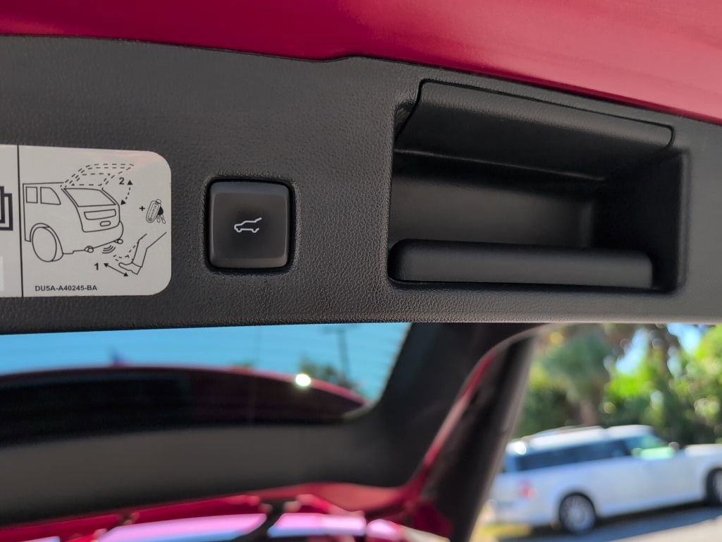 Certified 2020 Ford Escape Titanium image 13