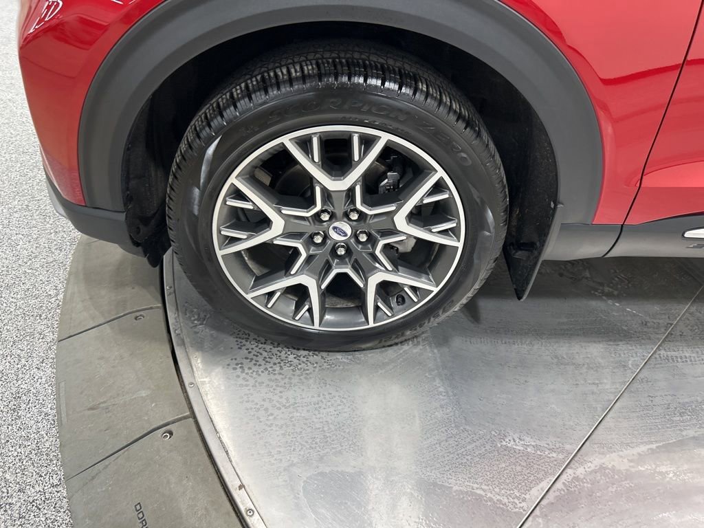 Certified 2025 Ford Explorer Platinum w/ Ultimate Package image 42