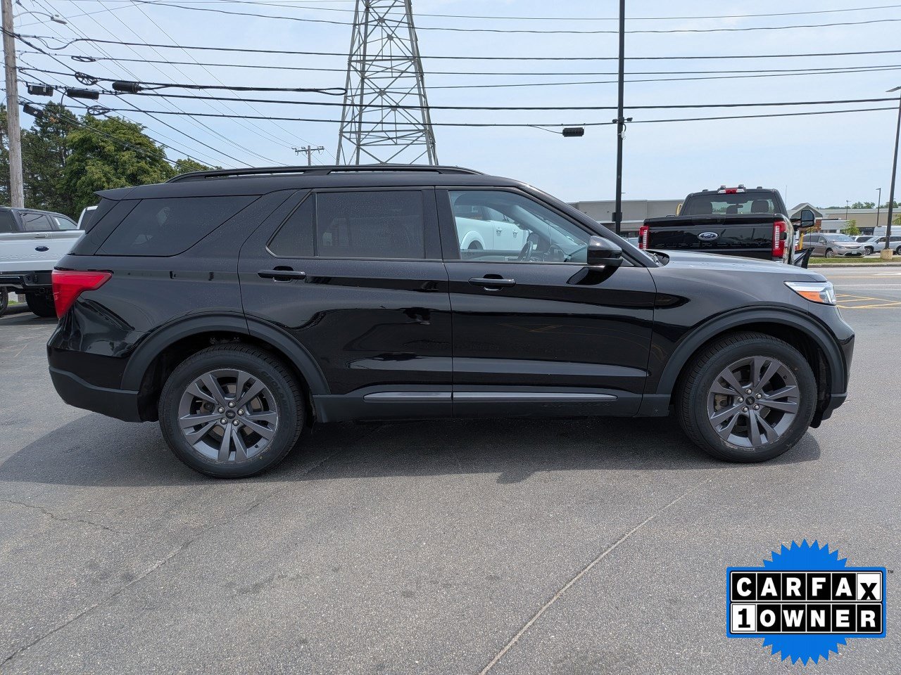 Certified 2023 Ford Explorer XLT w/ Equipment Group 202A AWD/4WD image 3