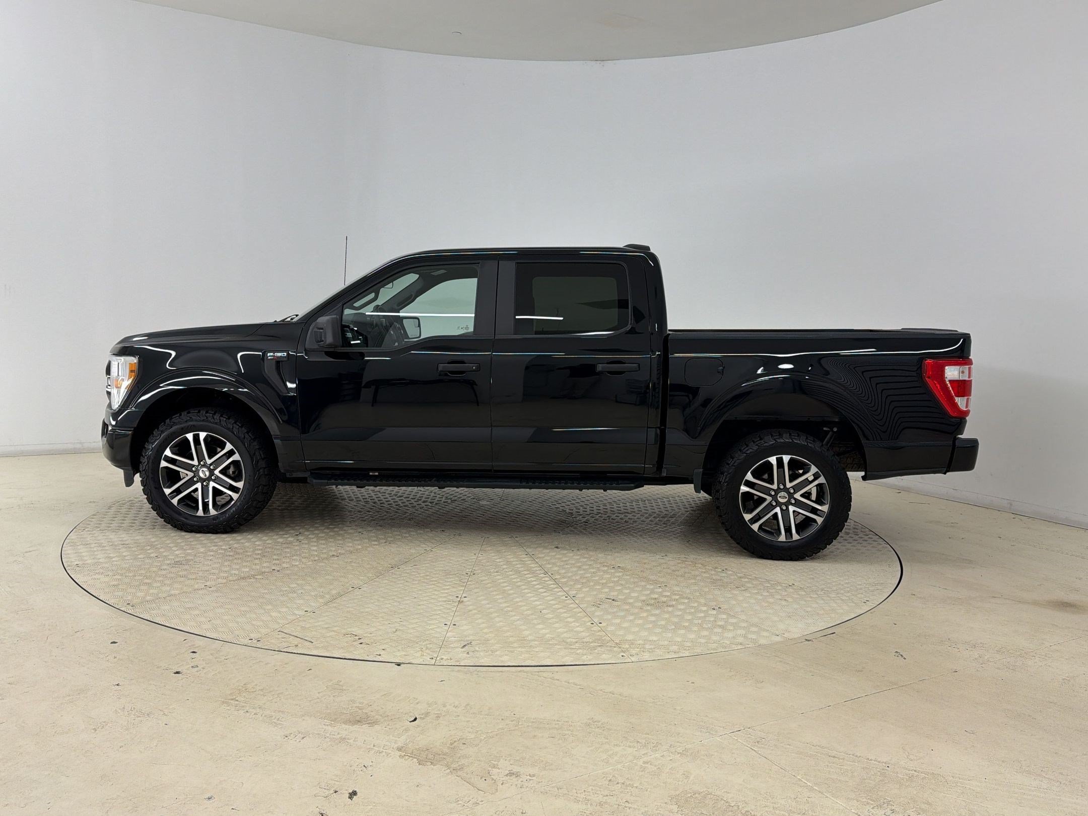 Certified 2022 Ford F150 XL w/ STX Appearance Package AWD/4WD image 2