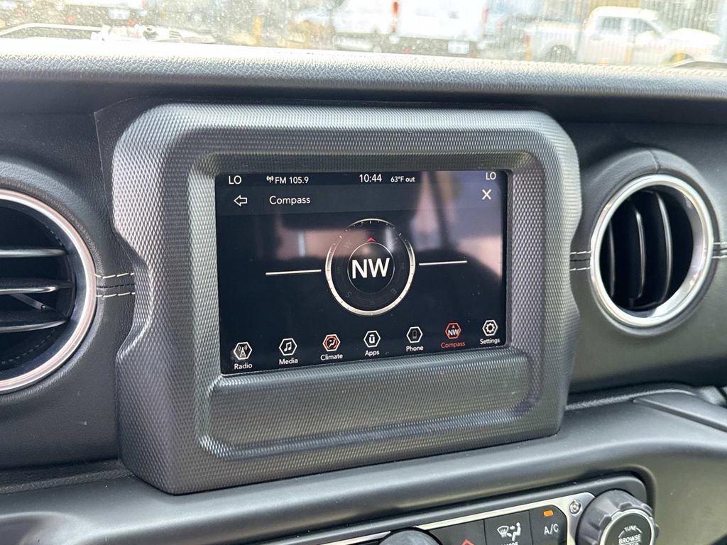 Used 2018 Jeep Wrangler Unlimited Sahara AWD/4WD image 28